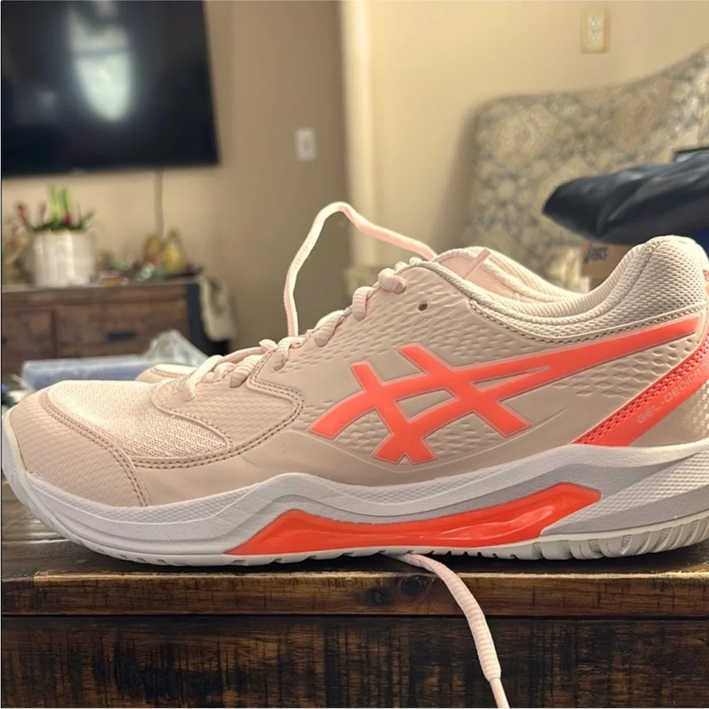 Asics women low