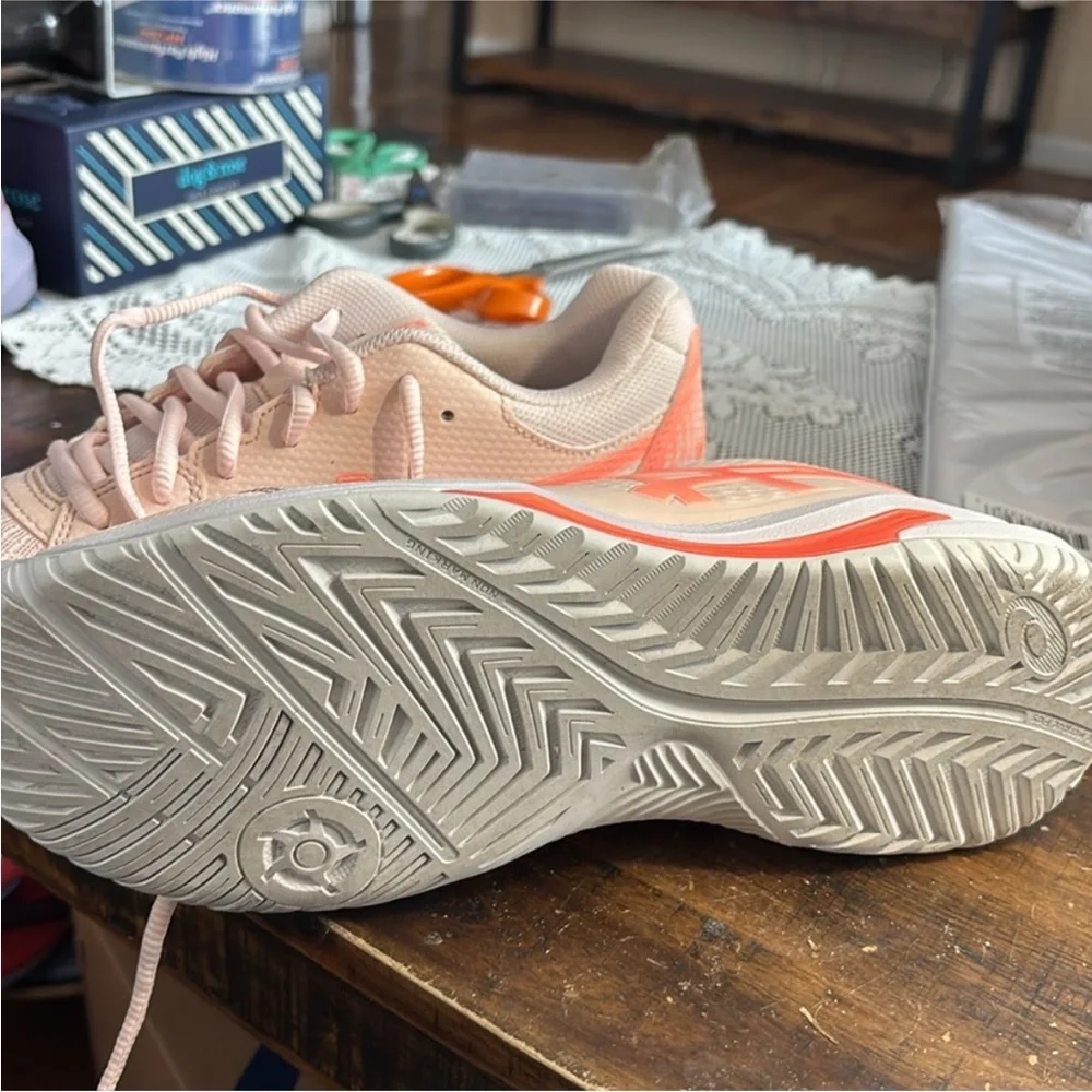 Asics women low