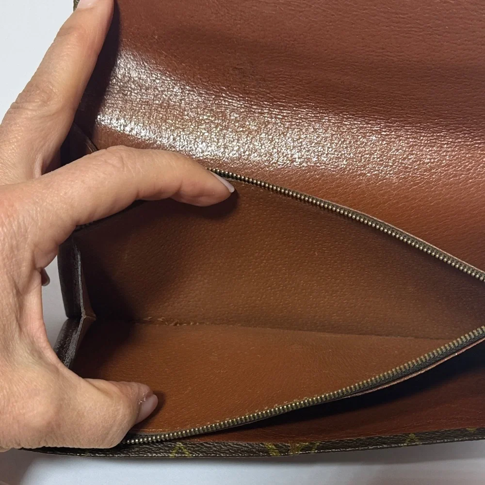 AUTHENTIC Louis Vuitton Monogram Wallet