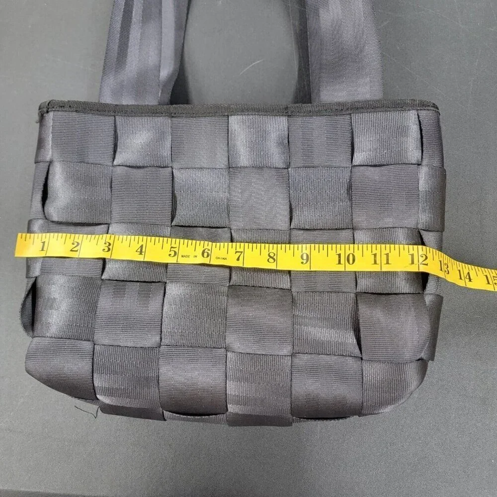 Unbranded black seatbelt