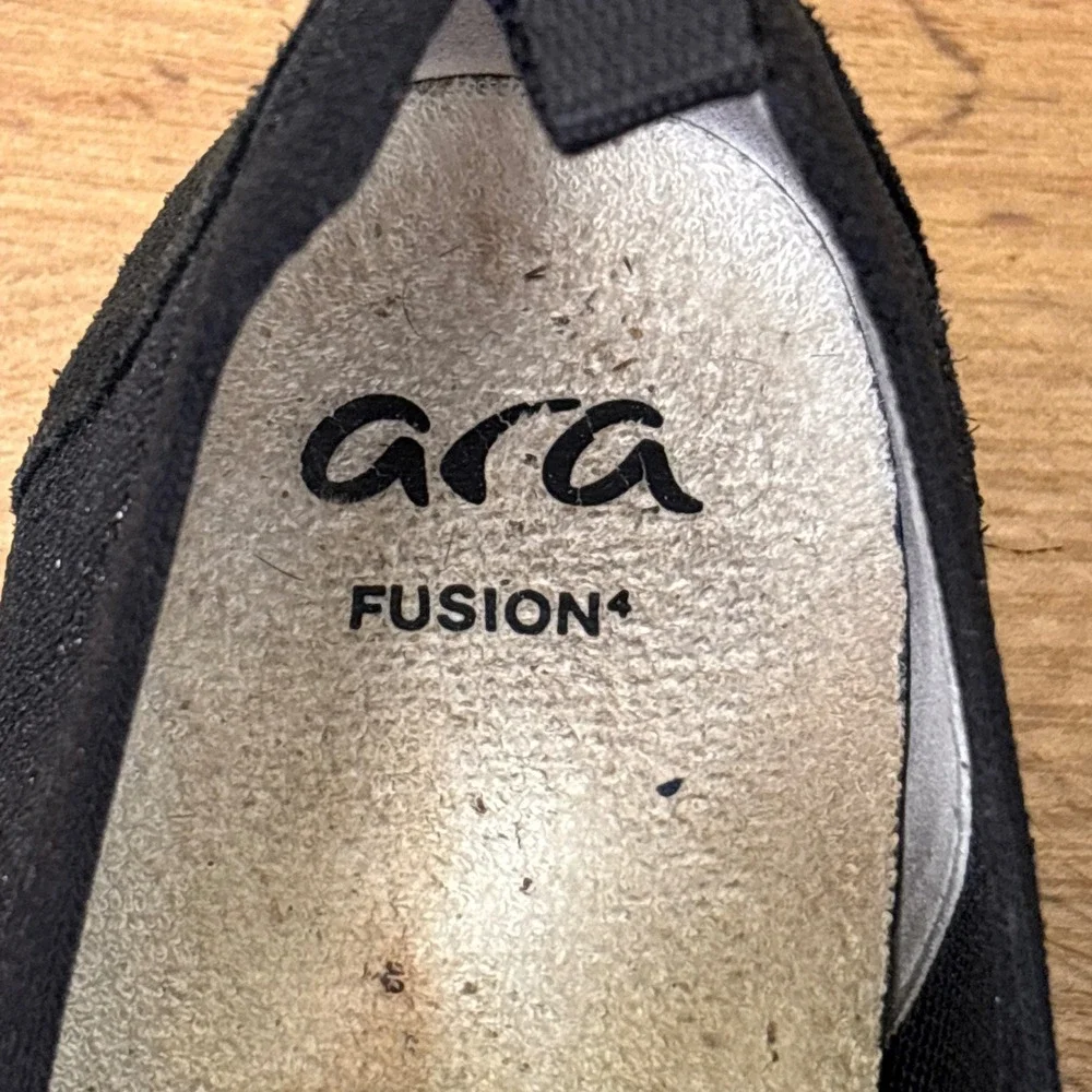 Ara color walking