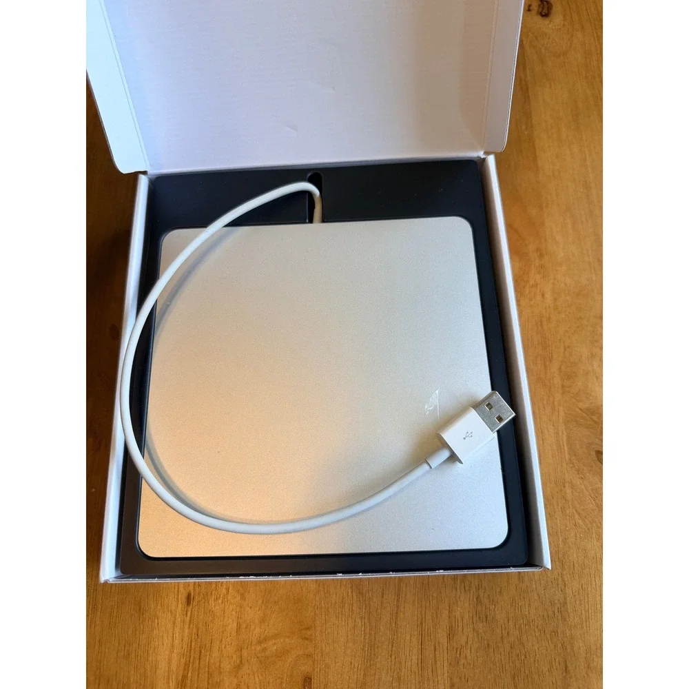GENUINE OFFICIAL APPLE USB SUPERDRIVE EXTERNAL CD DVD DRIVE MD564ZM/A A1379