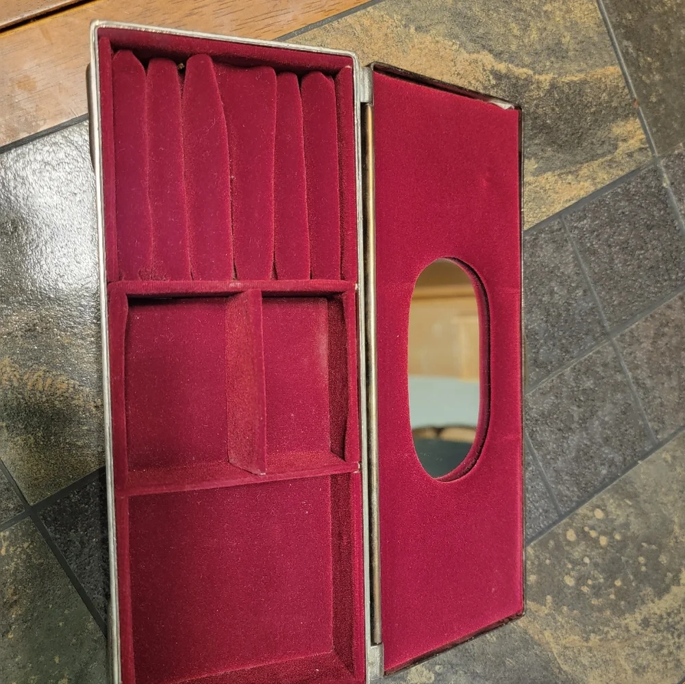 Godinger features mirror or