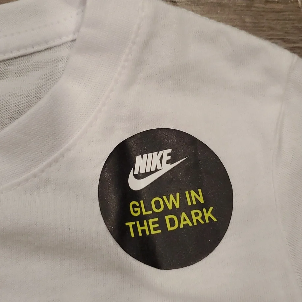 Nike shirt glow