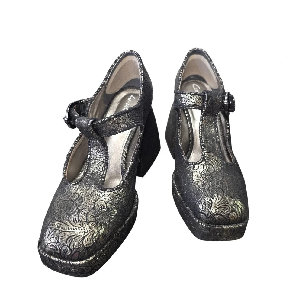 Circus by Sam Edelman statement platform