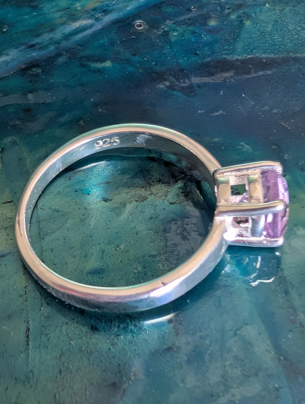 925 Sterling Silver this elegant