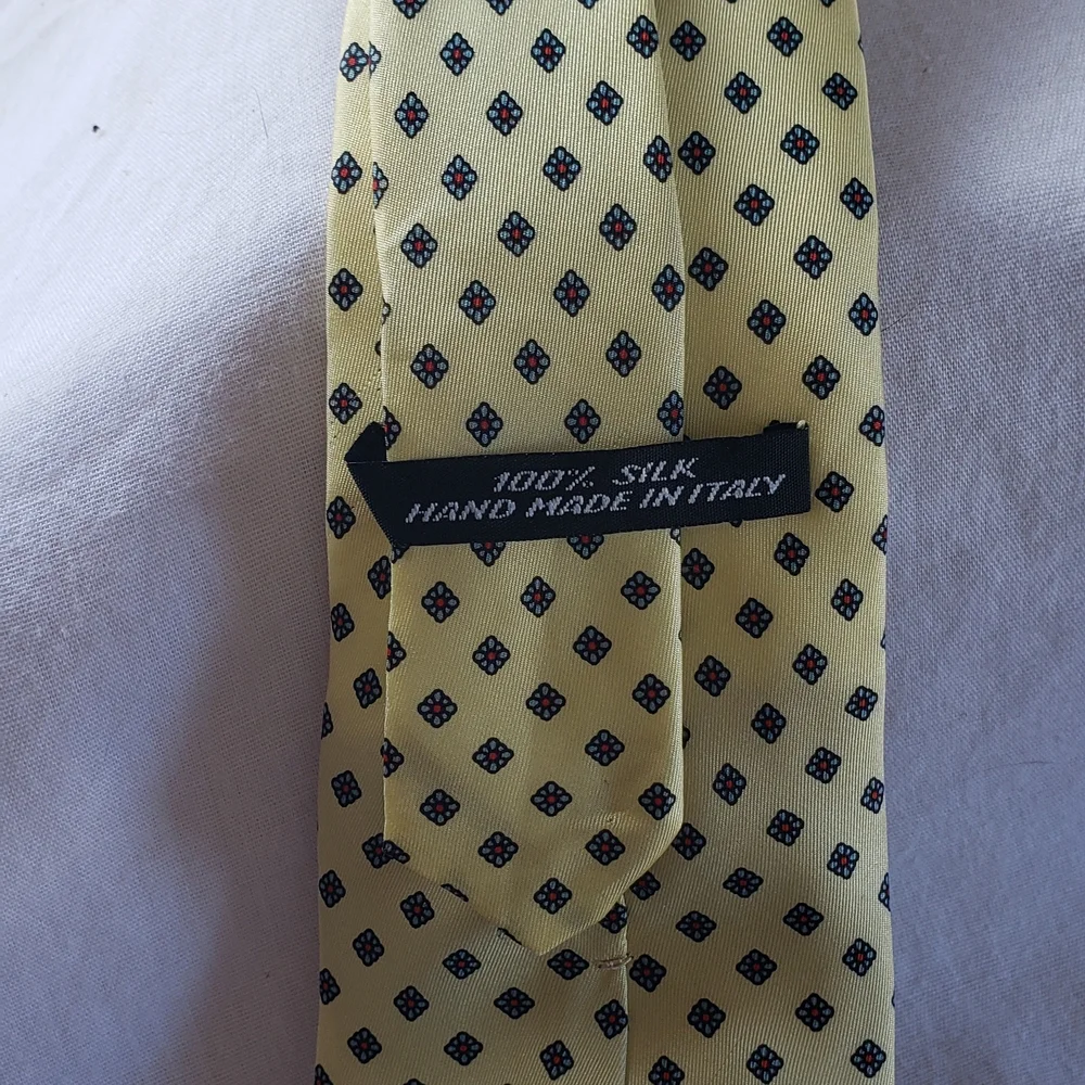 Source Unknown stylish yellow