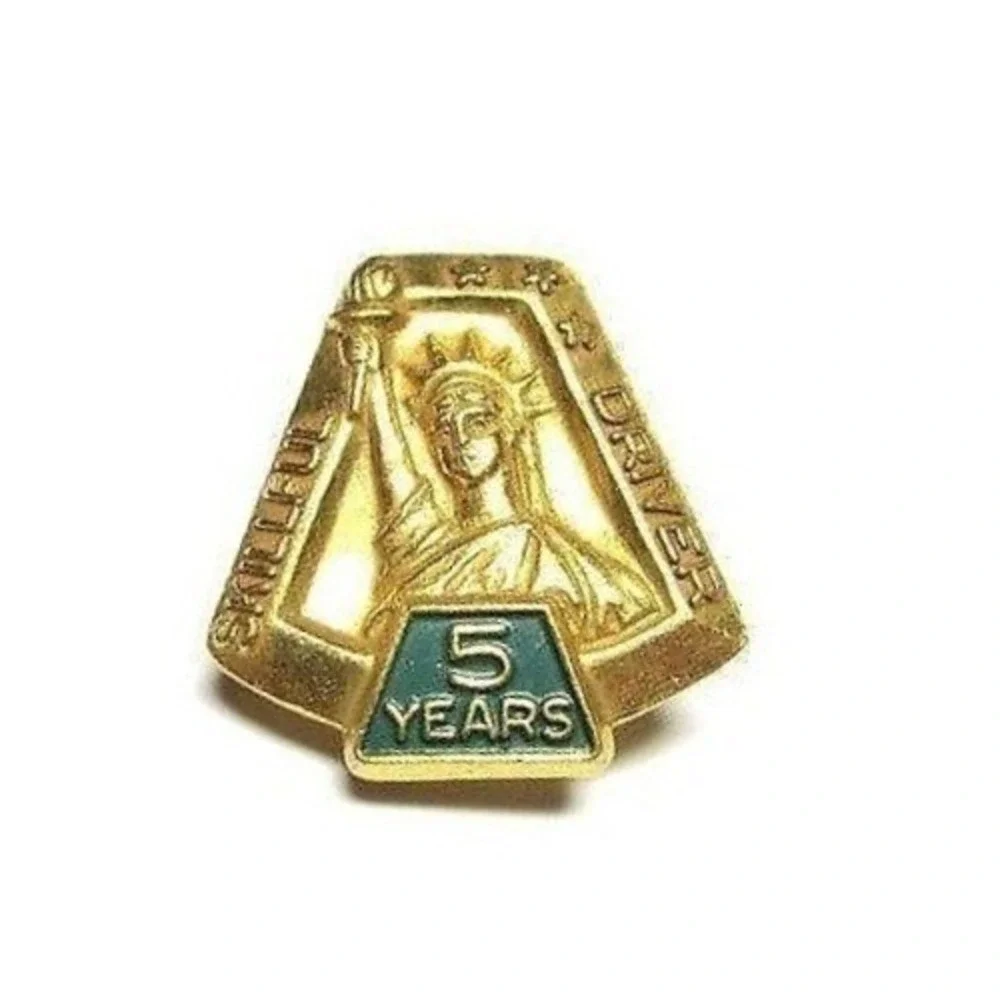 Vintage Skillful Driver 5 Years Gold Toned Screw On Shirt Stud Pin‎ Jewelry