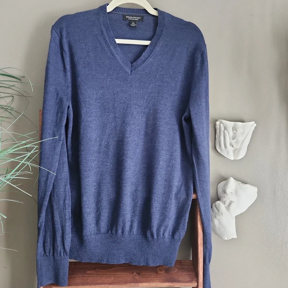 Banana Republic blue merino wool v-neck sweater