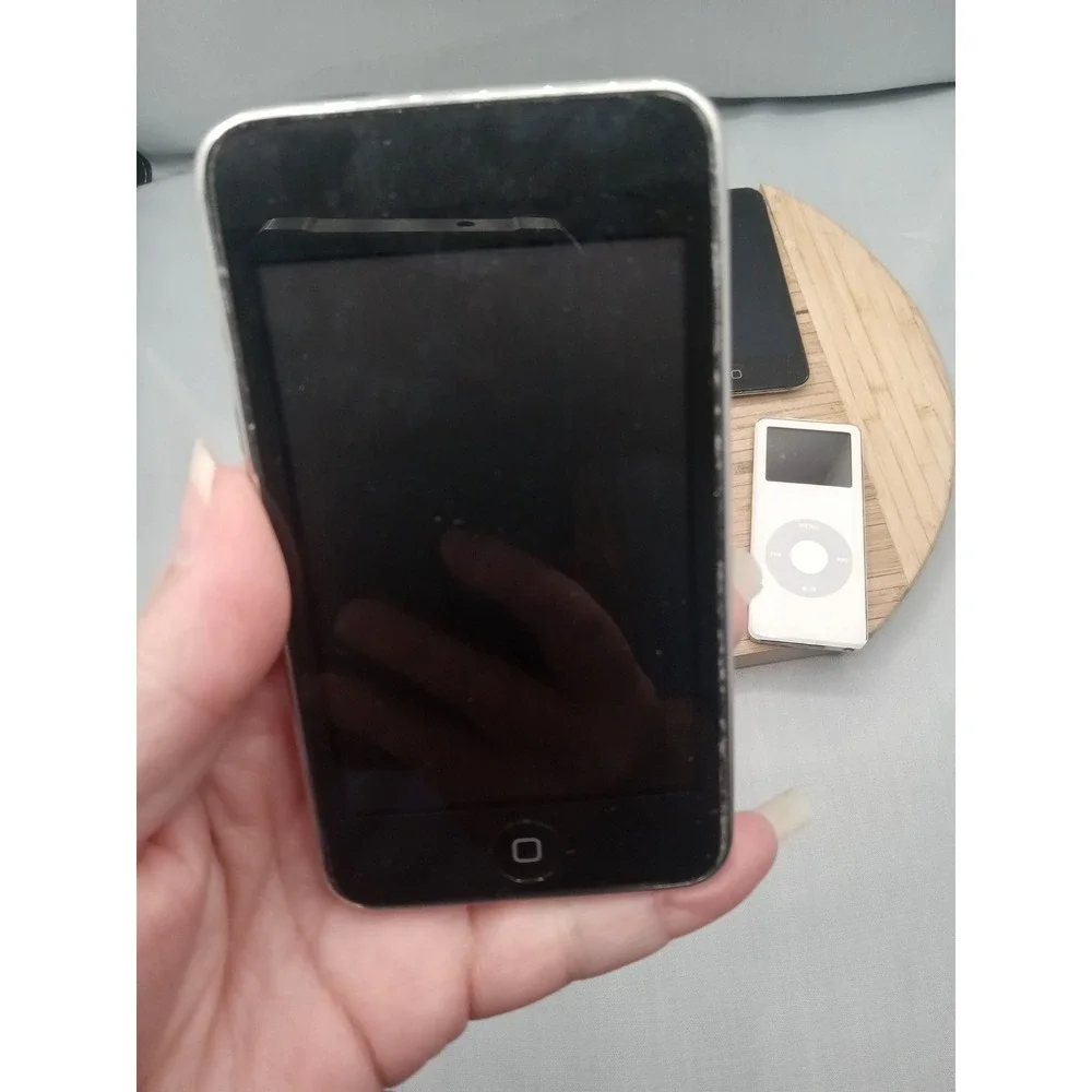 Lot Of 6 Apple Products - iPods &  BROKEN (For Parts‎ Only Locked Scratches.