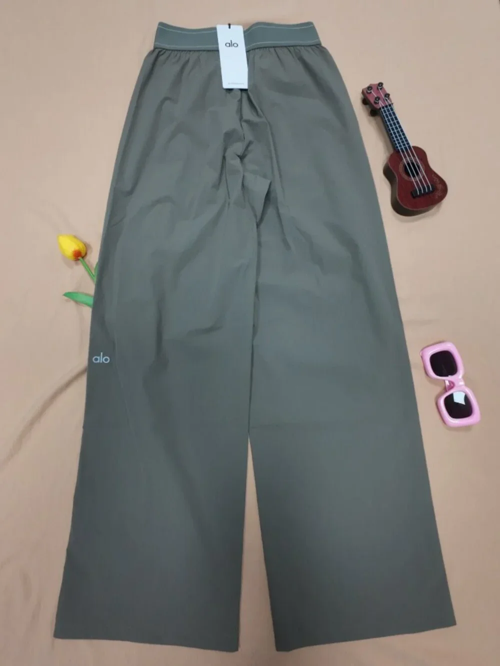 ALO Yoga olive perfect